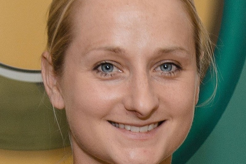 head shot claire henderson